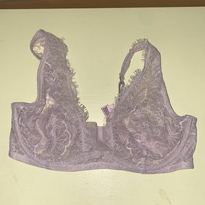 Never worn Victoria’s Secret unlined plunge bra